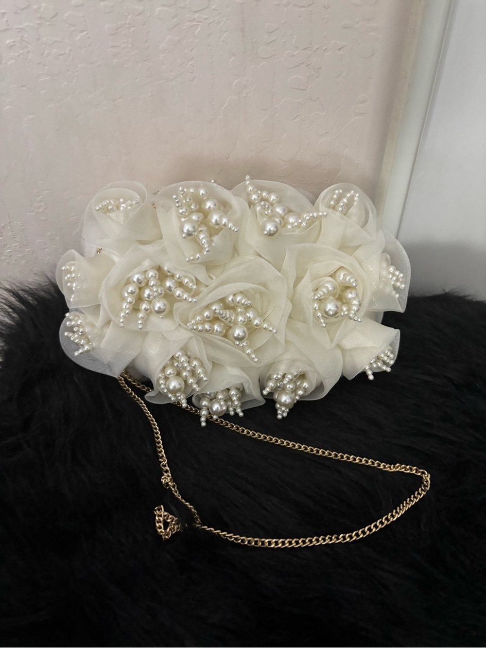 NWOT 3D organza Ivory Pearl Floral Crossbody Bag, with gold chain and clasp